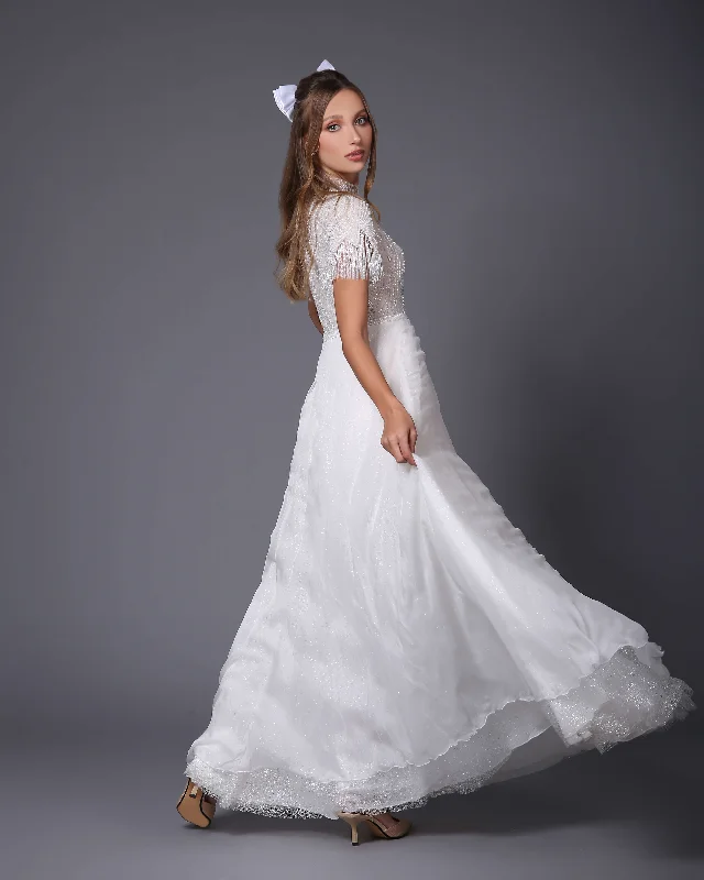 EVA – Modest wedding dress with sleeves.